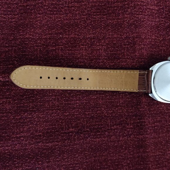 AMAZE-Zing (B1) SALE!:: #133 EPOCH Quartz Watch - Picture 7 of 8